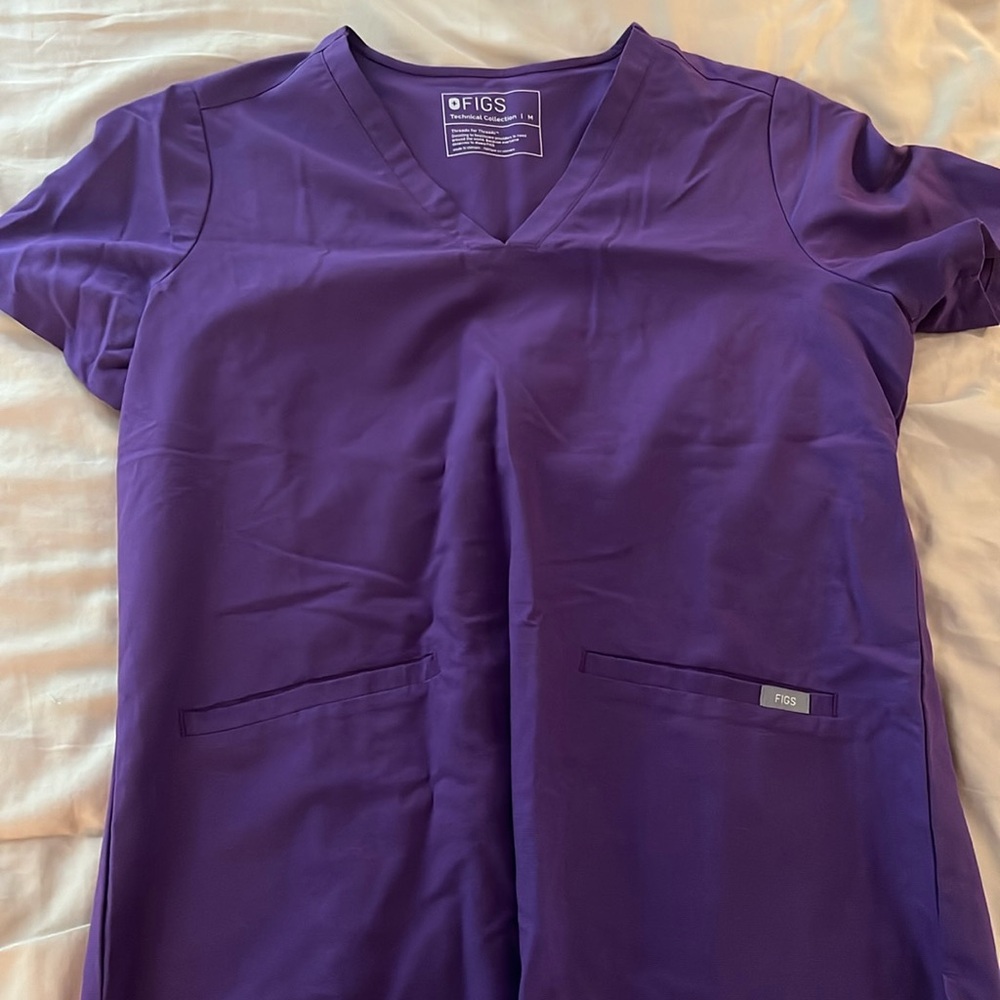 Figs Casma scrub top